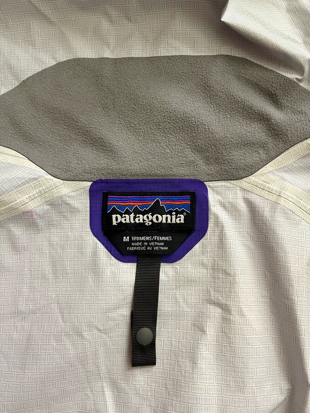 Like New Patagonia Women's lightweight Purple Rain Jacket - Picture 9 of 10